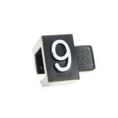 Plastová cenovka v černé barvě s bílím nápisem (50ks) "9"