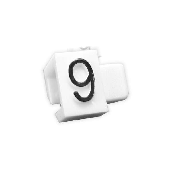 Plastová cenovka v bílím barvě s černým nápisem (50ks) "9"