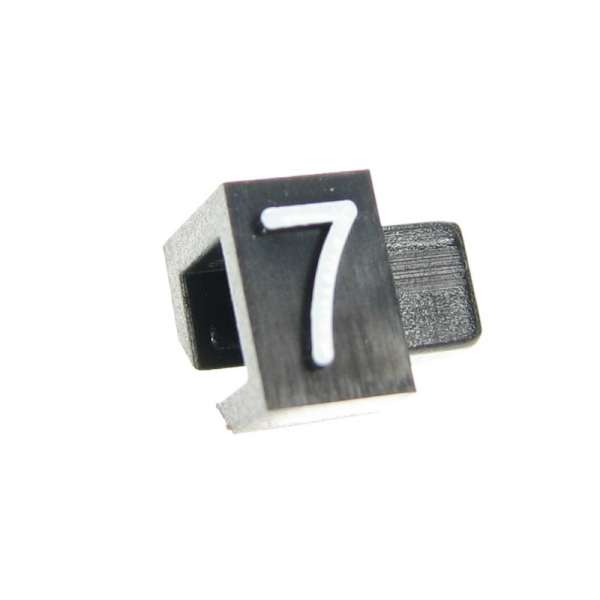 Plastová cenovka v černé barvě s bílím nápisem (50ks) "7"